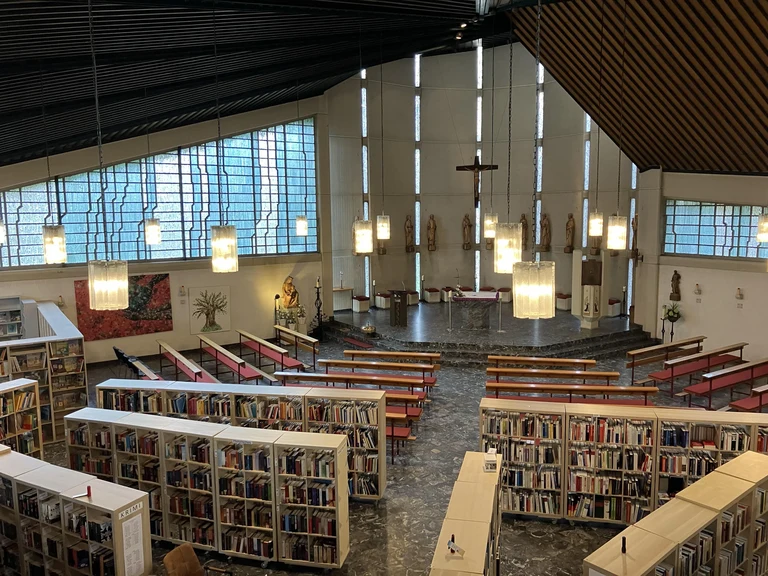 6_MG_Bücherkirche_Transara_SL.JPG