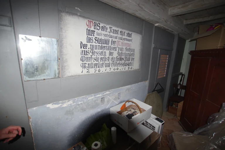 8 Altarinschrift.jpg