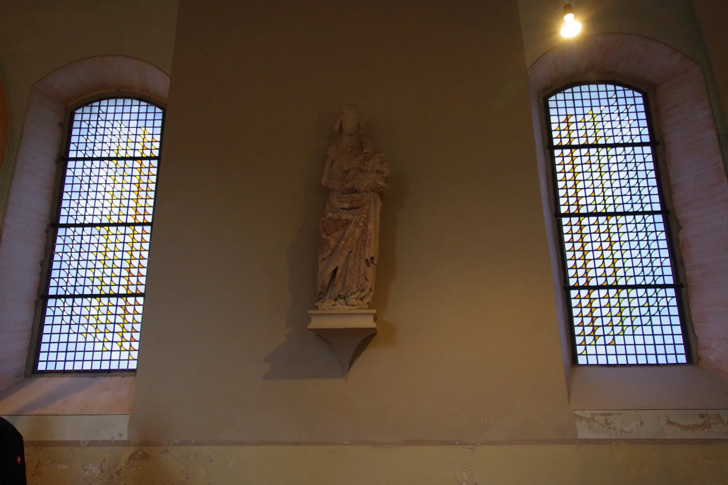 9 Madonna mit Fenstern.jpg