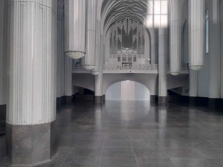 12_Aula ohne Stühle_2022_Transara_KM.jpg