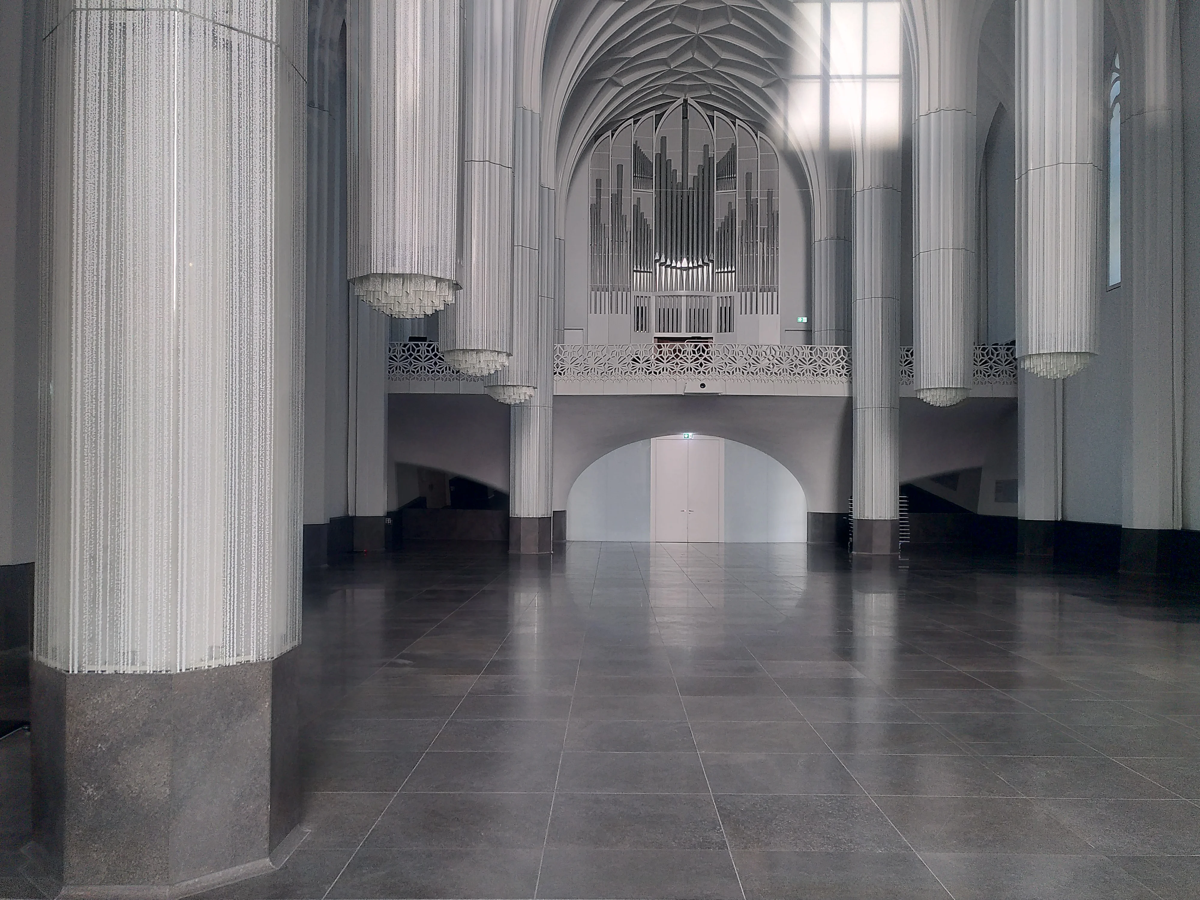 12_Aula ohne Stühle_2022_Transara_KM.jpg