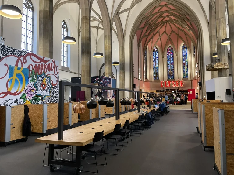 4_Arbeitsplätze Zentrum_Transara.JPEG