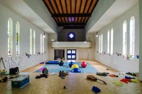 Raum mit Geräten.jpg